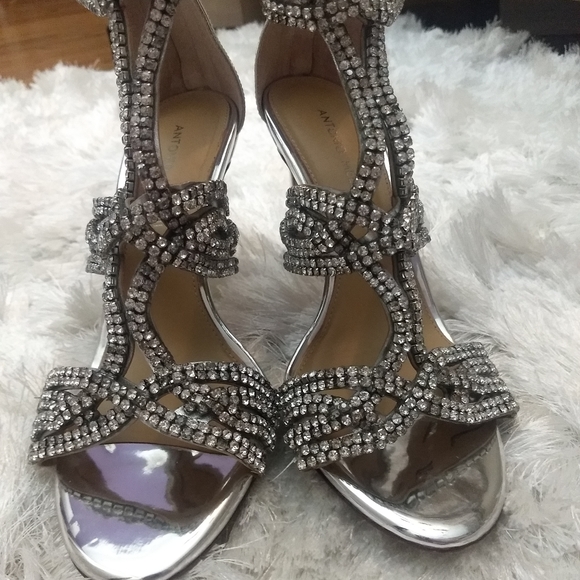Antonio Melani Paolma silver heel w/ rhinestones - Picture 3 of 9